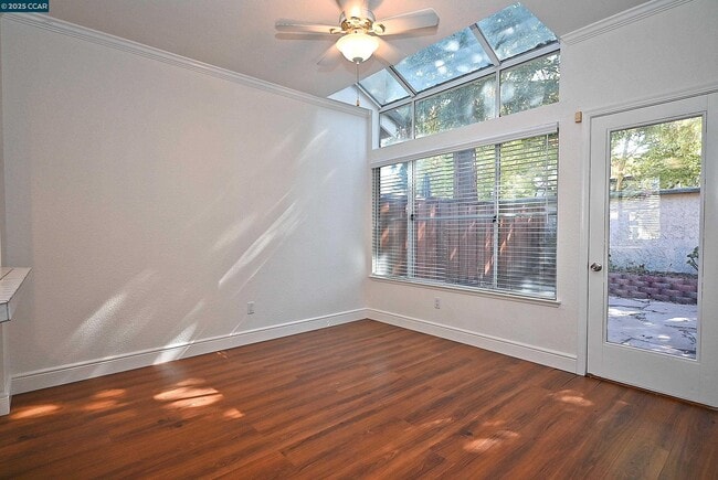 Building Photo - 6198 Lakeview Cir