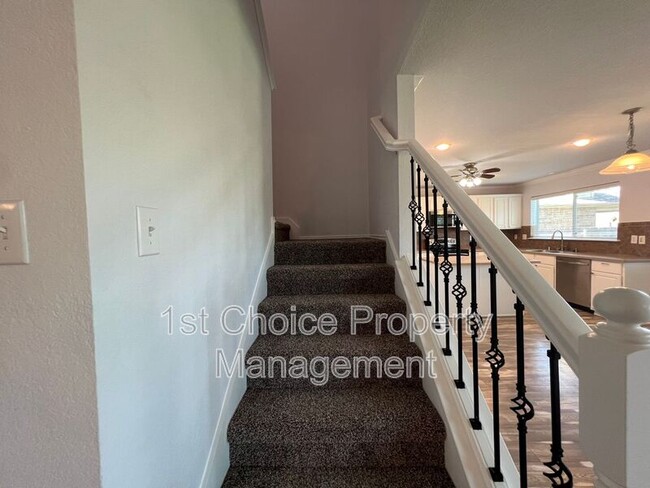 Building Photo - 9221 Comanche Ridge Dr