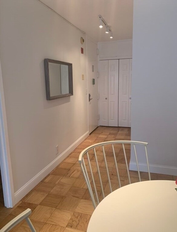 Building Photo - 65 E India Row