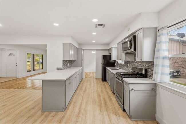 Building Photo - 1219 Wisterwood Dr