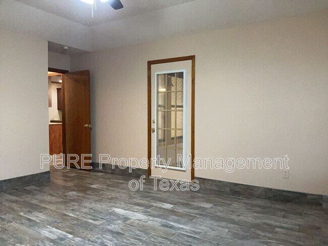 Building Photo - 2004 Walsh Dr