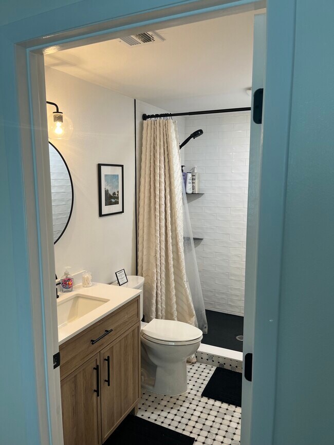 Building Photo - 1744 10th St SW