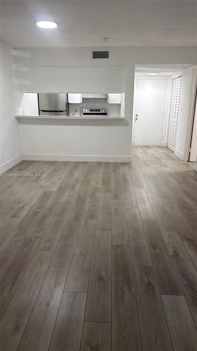 Building Photo - 8100 Geneva Ct