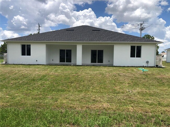 Building Photo - 4568 Golfview Blvd