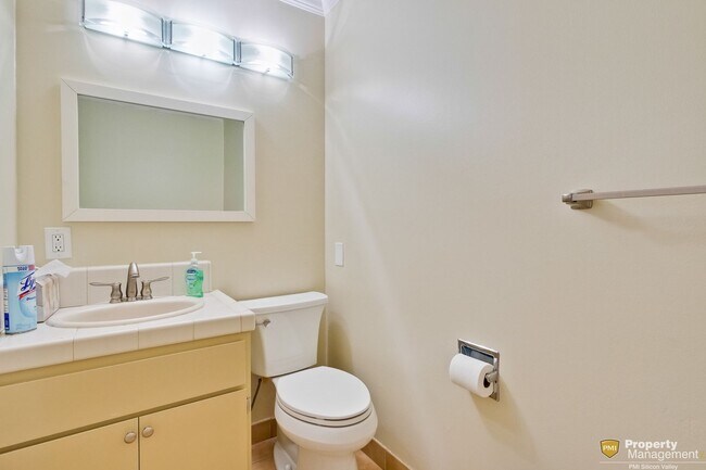 Building Photo - Stylish San Jose Home and Private Yard