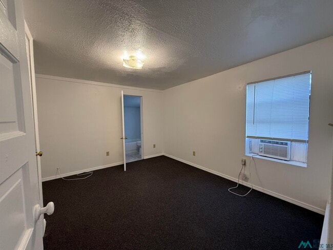 Building Photo - 207 W Chisum Ave