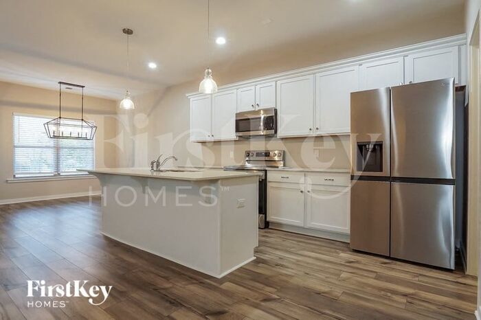Building Photo - 683 Troubadour Ln