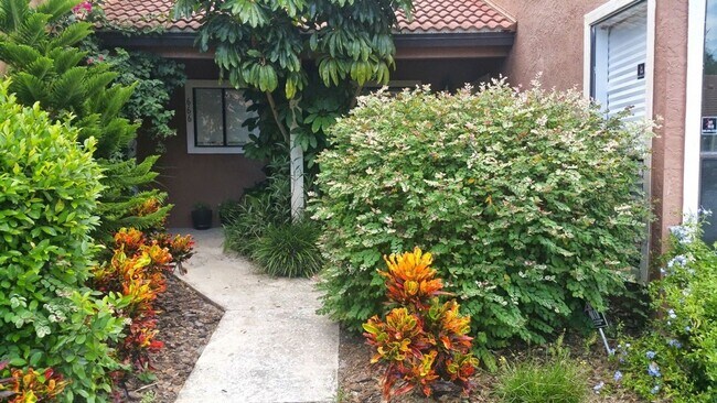 Building Photo - Beautiful  Furnished 1/1 condo x Rent  in Winter Park Next to Full Sail University !