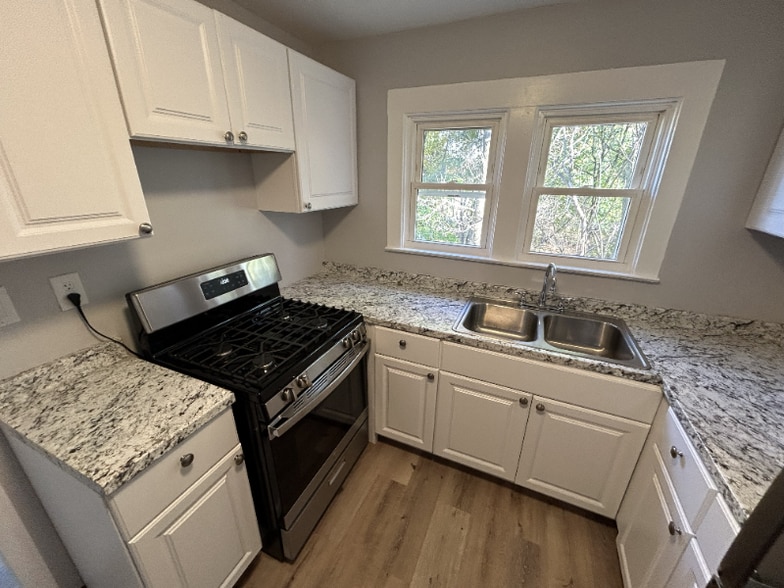 Building Photo - 133 Temple Pl