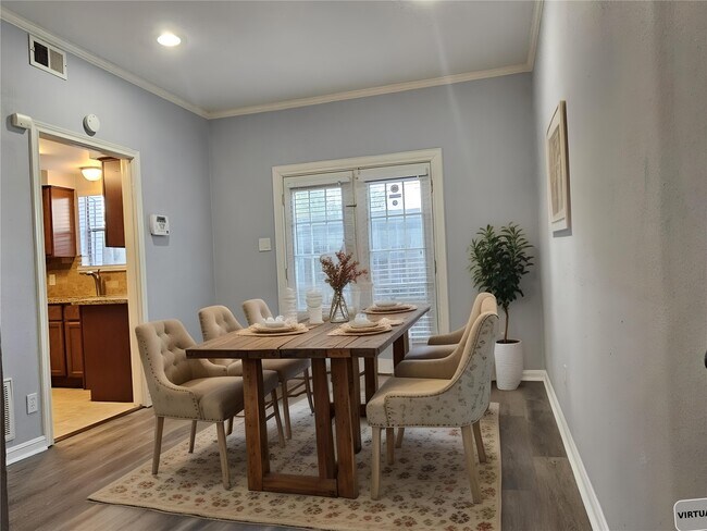 Building Photo - 11710 Southlake Dr