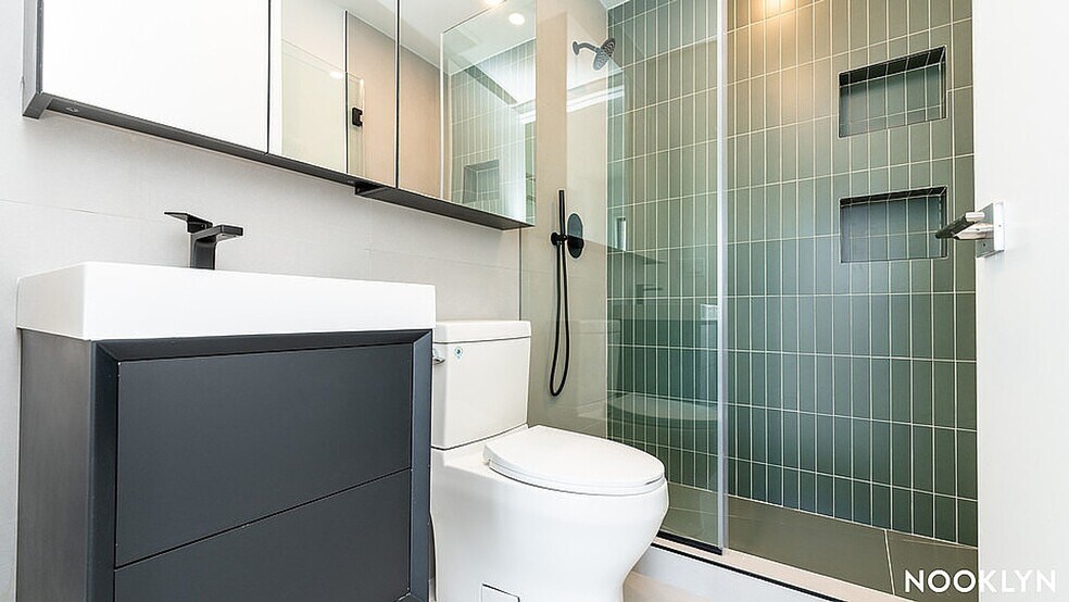 Building Photo - 527 Grand Ave