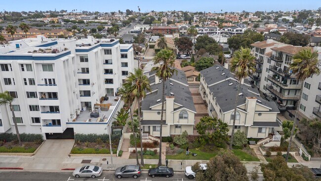 Building Photo - Beautiful 3-bedroom, 2.5-bath tri-level to...