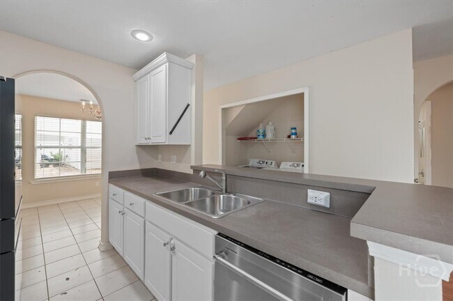 Building Photo - 17 Bushwood Dr