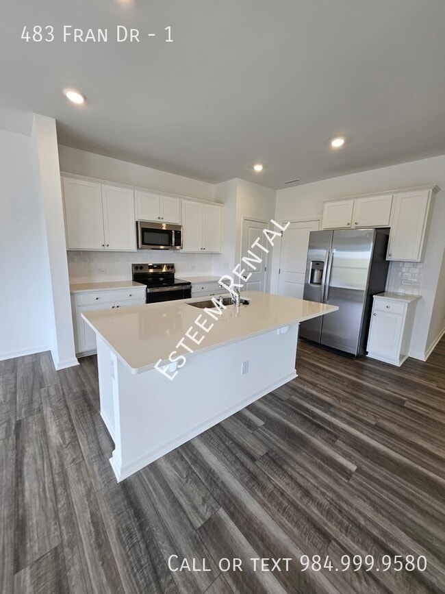 Building Photo - 483 Fran Dr