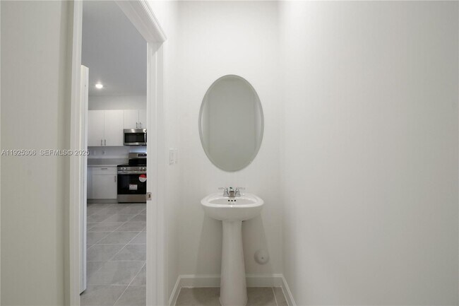 Building Photo - 2729 SE 25th Ave