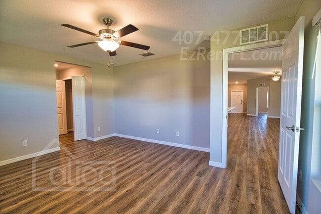 Building Photo - 121 Parish Dr