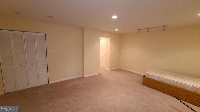 Building Photo - 12151 Stallion Ct