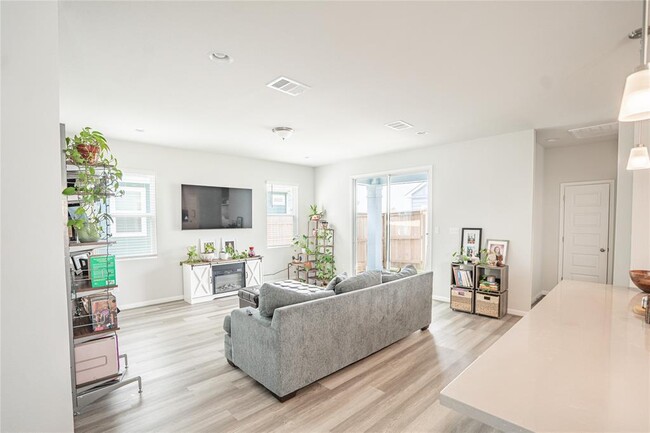 Building Photo - 301 Elm Br Trl