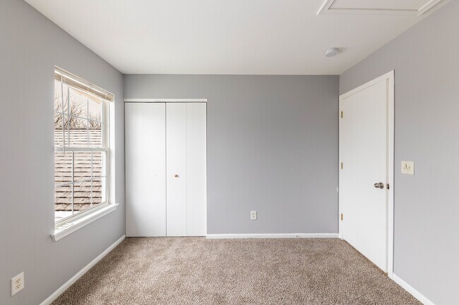 Building Photo - 438 Rachel Cir