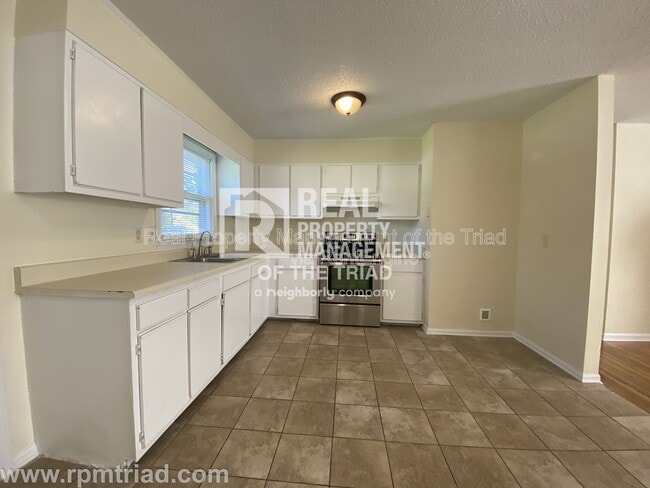 Building Photo - 410 Boyd St