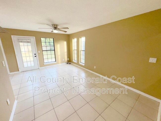 Building Photo - 875 Fairview Dr