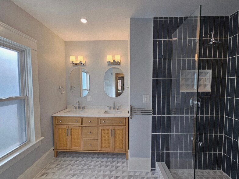 Building Photo - 9715 Clifton Blvd