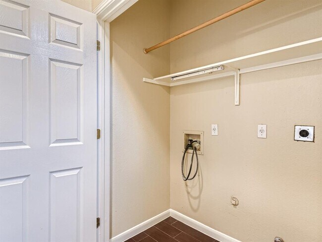 Building Photo - 2858 Southampton Way
