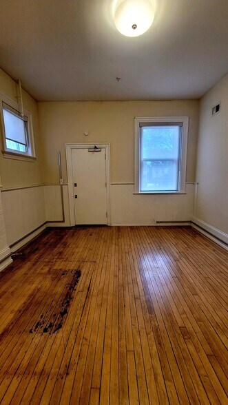 Building Photo - 223 S Cherry St