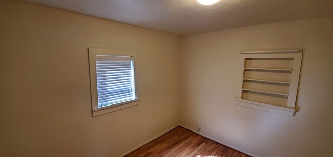 Building Photo - Charming 4-bedroom in Golden