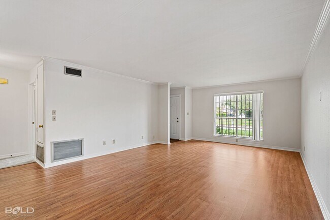 Building Photo - 203 Stratmore Dr