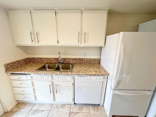 Building Photo - 400 N Sunrise Way