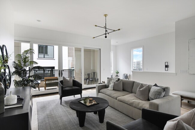 Building Photo - 1242 2nd Ave S