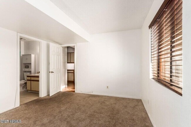 Building Photo - 1440 N Idaho Rd