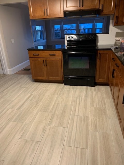 KITCHEN TO DINING ROOM - 40 Chestnut Ave