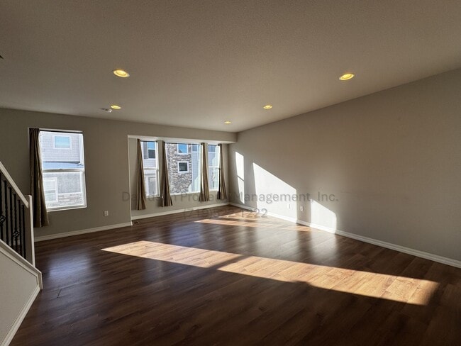 Building Photo - 6227 Lenexa Grv