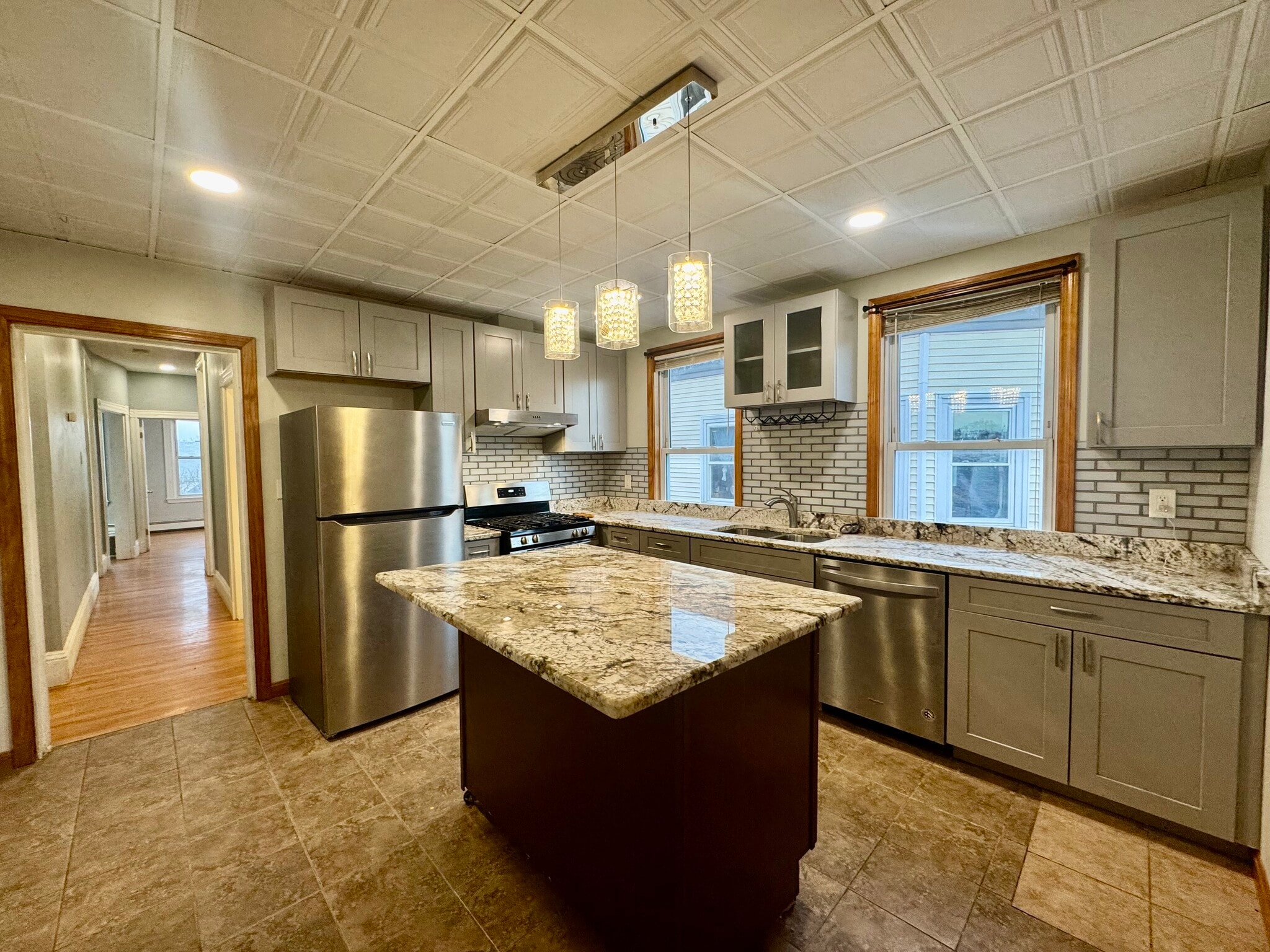 Building Photo - 372 Prospect St