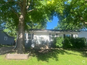 Building Photo - COMING SOON! 3 BEDROOM HOME!!