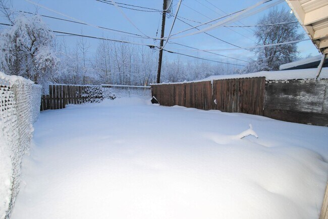 Building Photo - Lathrop St (1424/1426)
