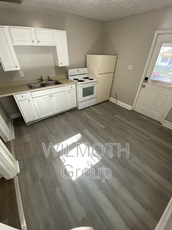 Building Photo - 2930 N Dearborn St