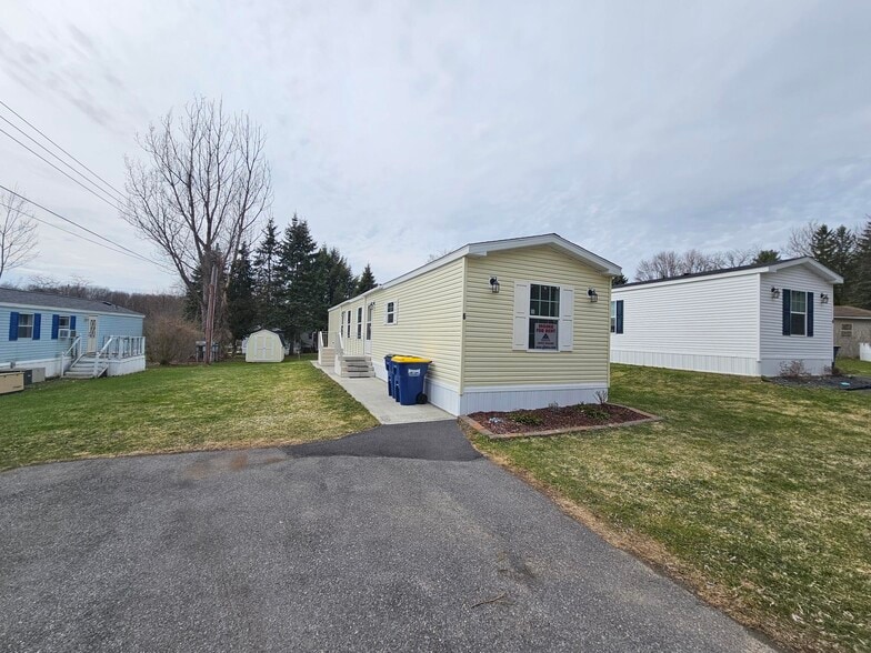 Building Photo - 6 Daisy Ln