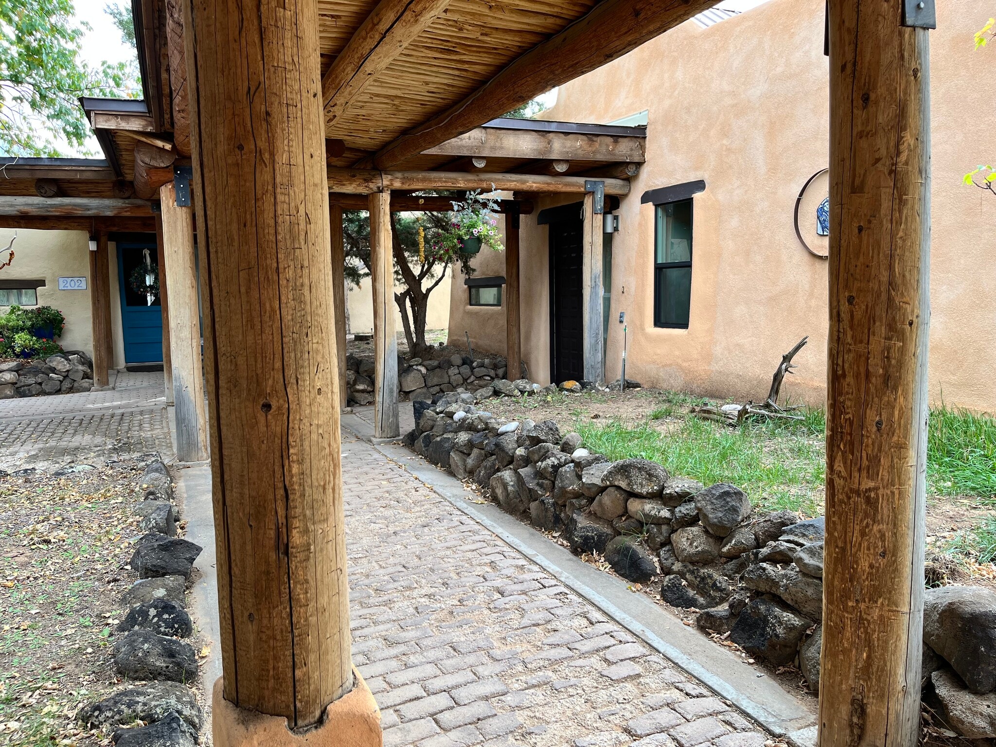 Building Photo - 128 Dona Ana Dr