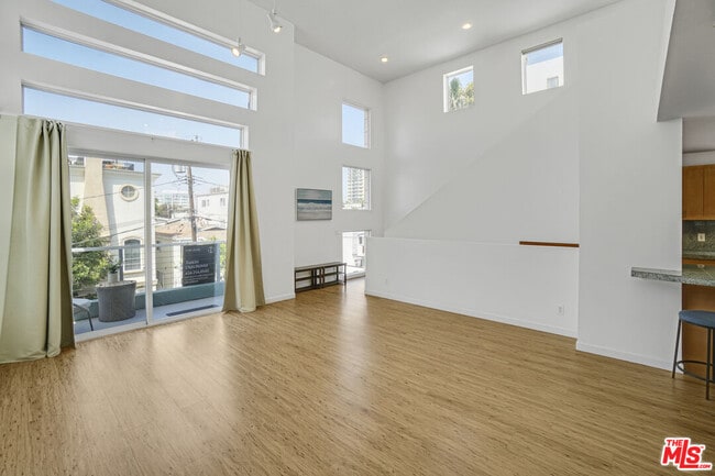 Building Photo - 120 Fleet St