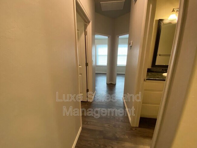 Building Photo - 2225 Mill Creek Way