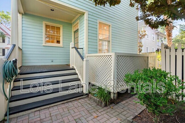 Building Photo - 5 Radcliffe Pl