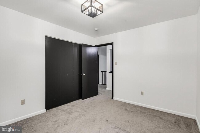 Building Photo - 6103 Triangle Dr