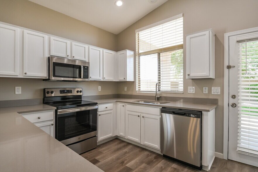 Building Photo - 40638 N Key Ln