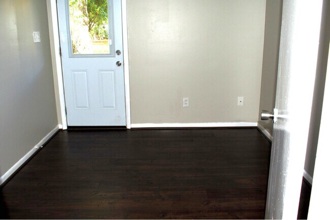 Building Photo - 67 Riverchase Dr