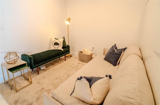 Building Photo - 700 NE 26th Terrace