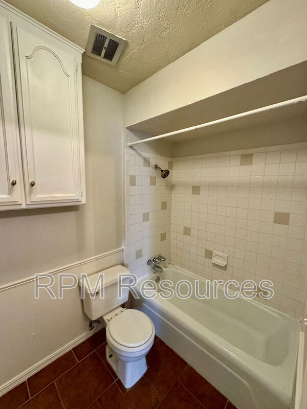 Building Photo - 11407 N May Ave