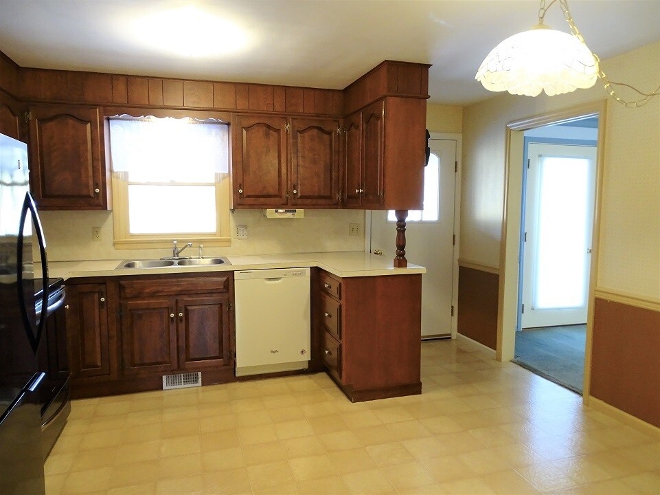 Building Photo - 859 Cindy Ln